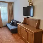 Kroneck 4*